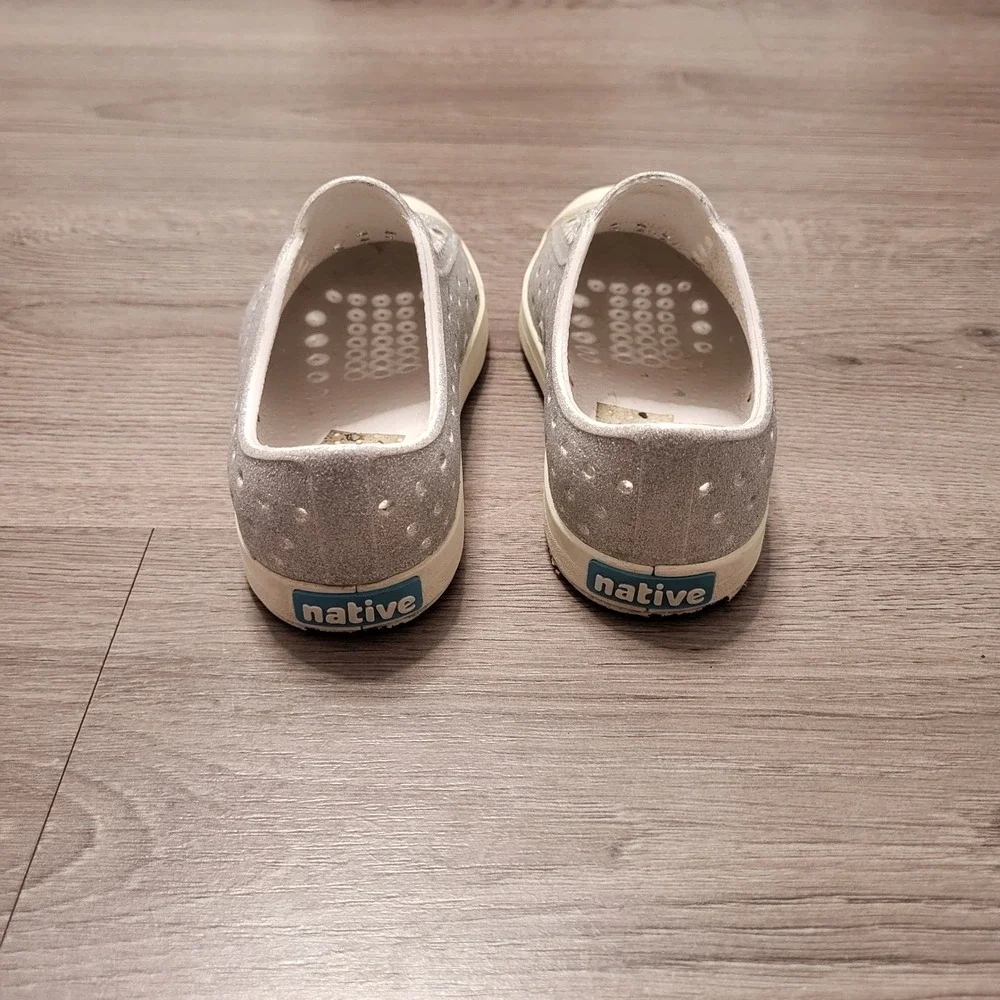 Native Jefferson Silver Glitter Slip On Sneakers Kids Size 10 Water Shoes Casual